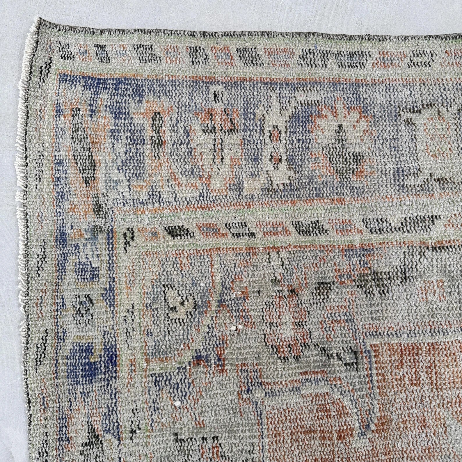 XL Vintage Turkish Accent Area Rug 5.6 x 9 ft