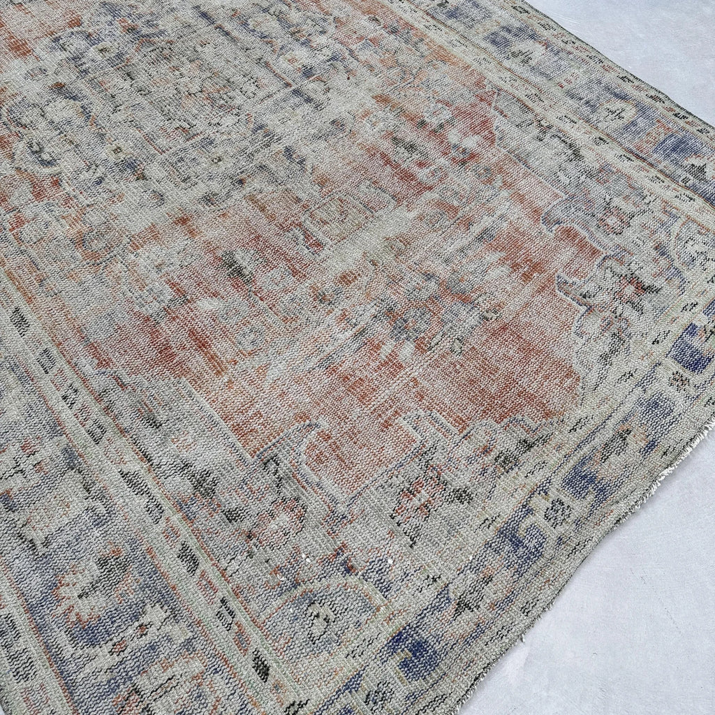 XL Vintage Turkish Accent Area Rug 5.6 x 9 ft
