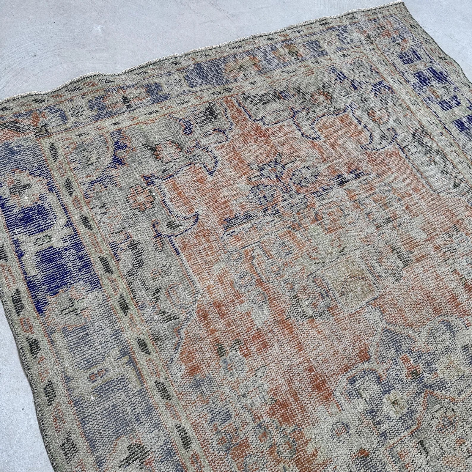 XL Vintage Turkish Accent Area Rug 5.6 x 9 ft