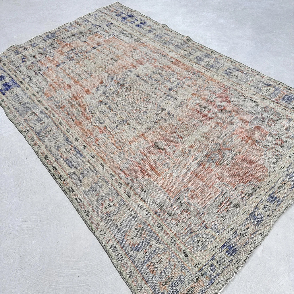 XL Vintage Turkish Accent Area Rug 5.6 x 9 ft