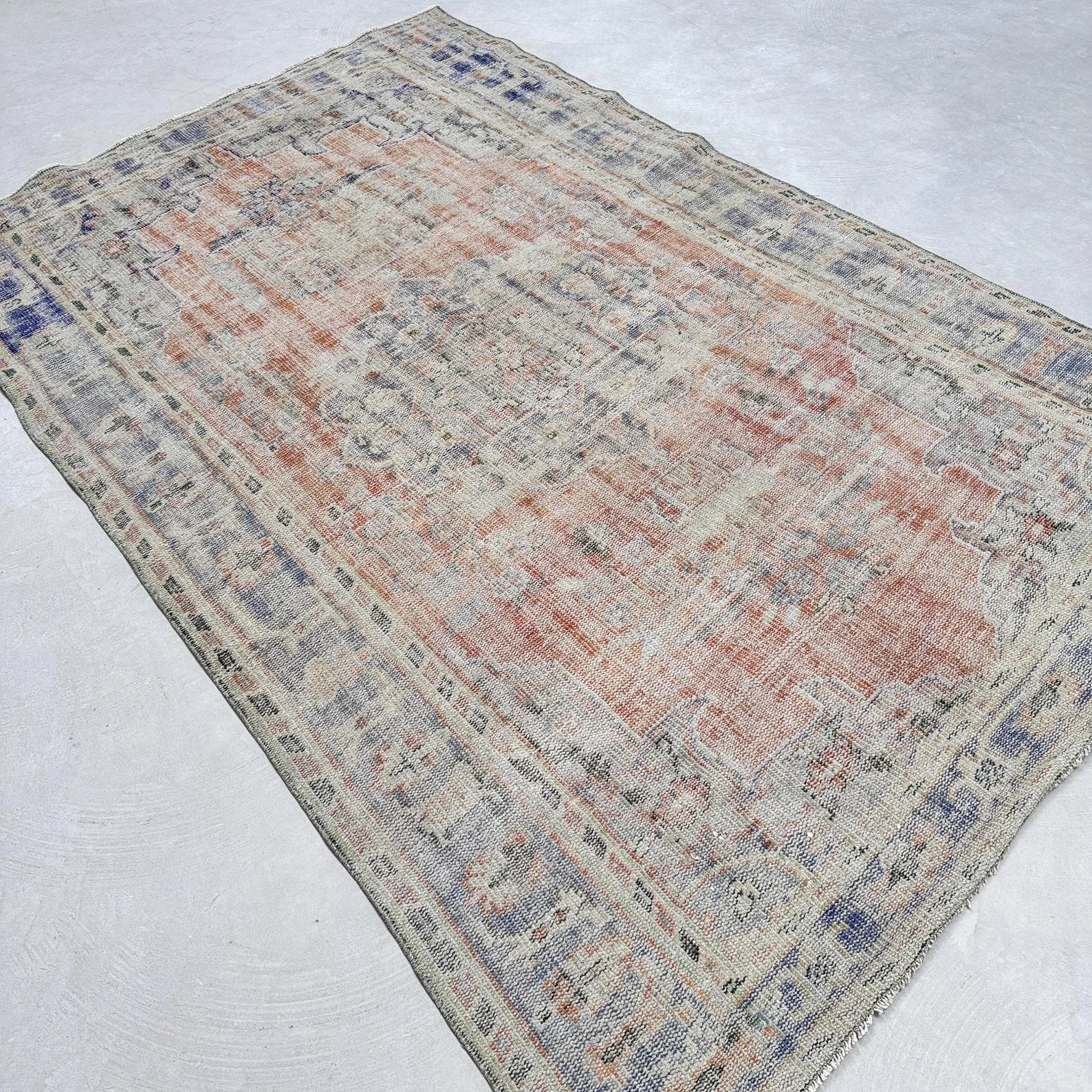 XL Vintage Turkish Accent Area Rug 5.6 x 9 ft