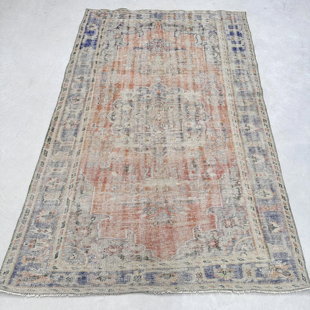 XL Vintage Turkish Accent Area Rug 5.6 x 9 ft
