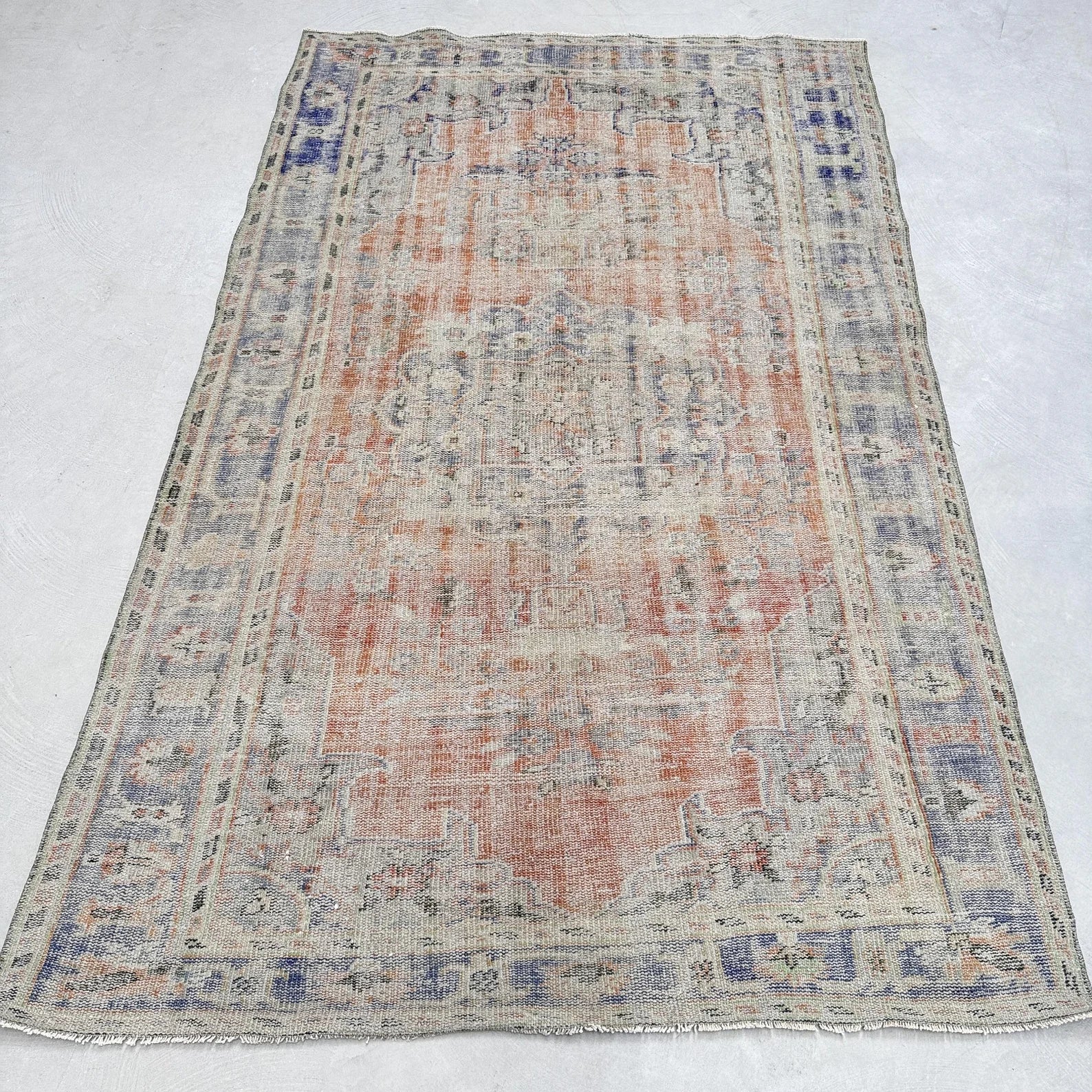 XL Vintage Turkish Accent Area Rug 5.6 x 9 ft