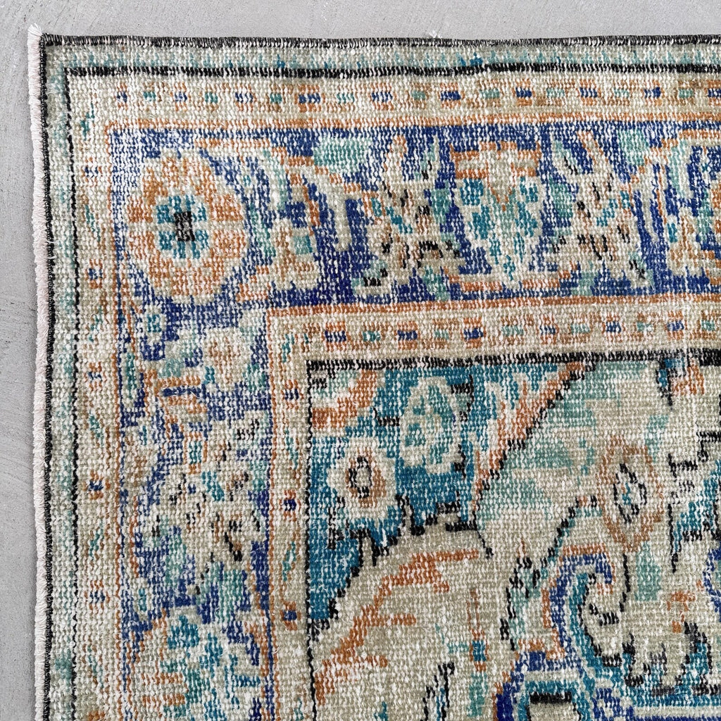 XL Vintage Turkish Accent Area Rug 6.2 x 9.1 ft