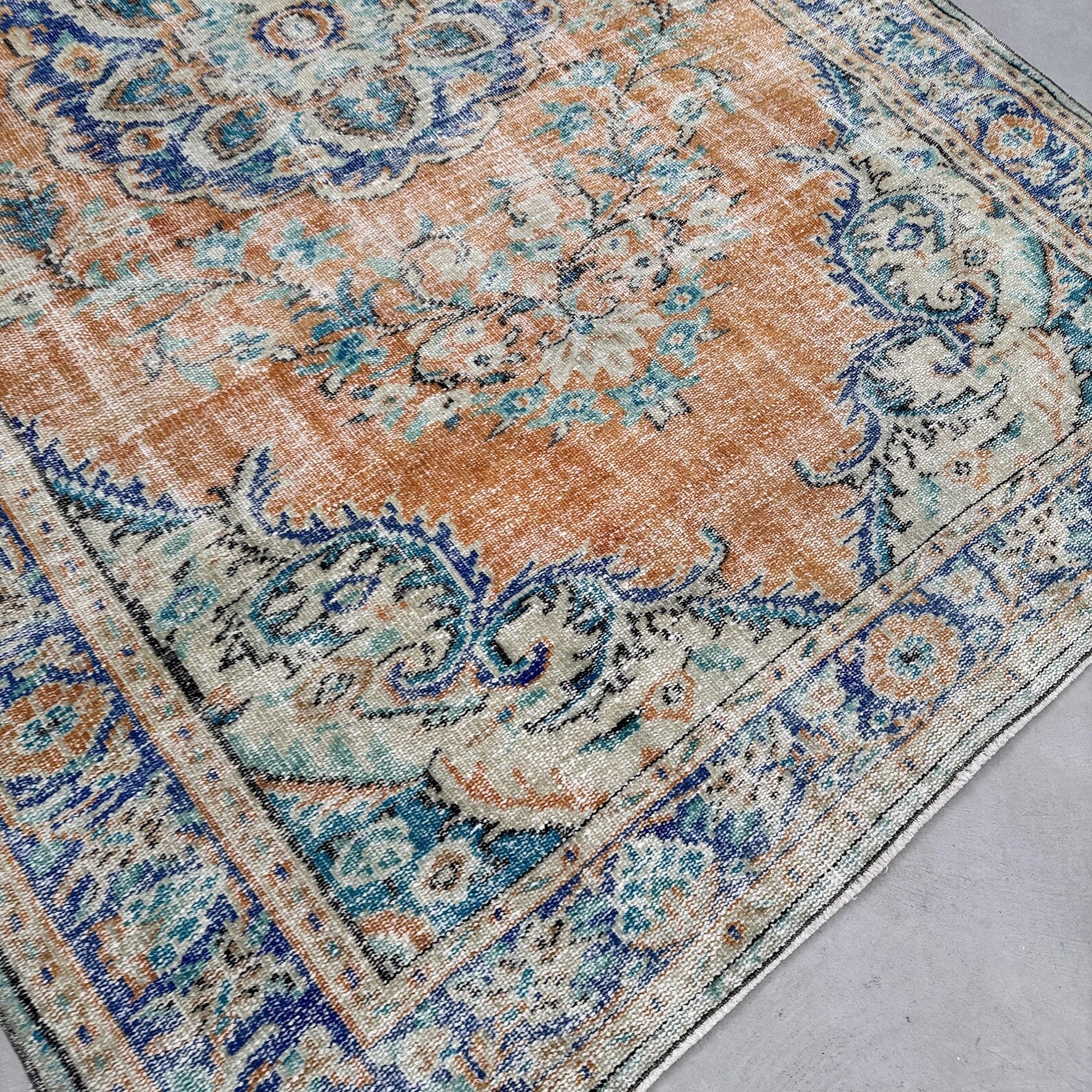 XL Vintage Turkish Accent Area Rug 6.2 x 9.1 ft