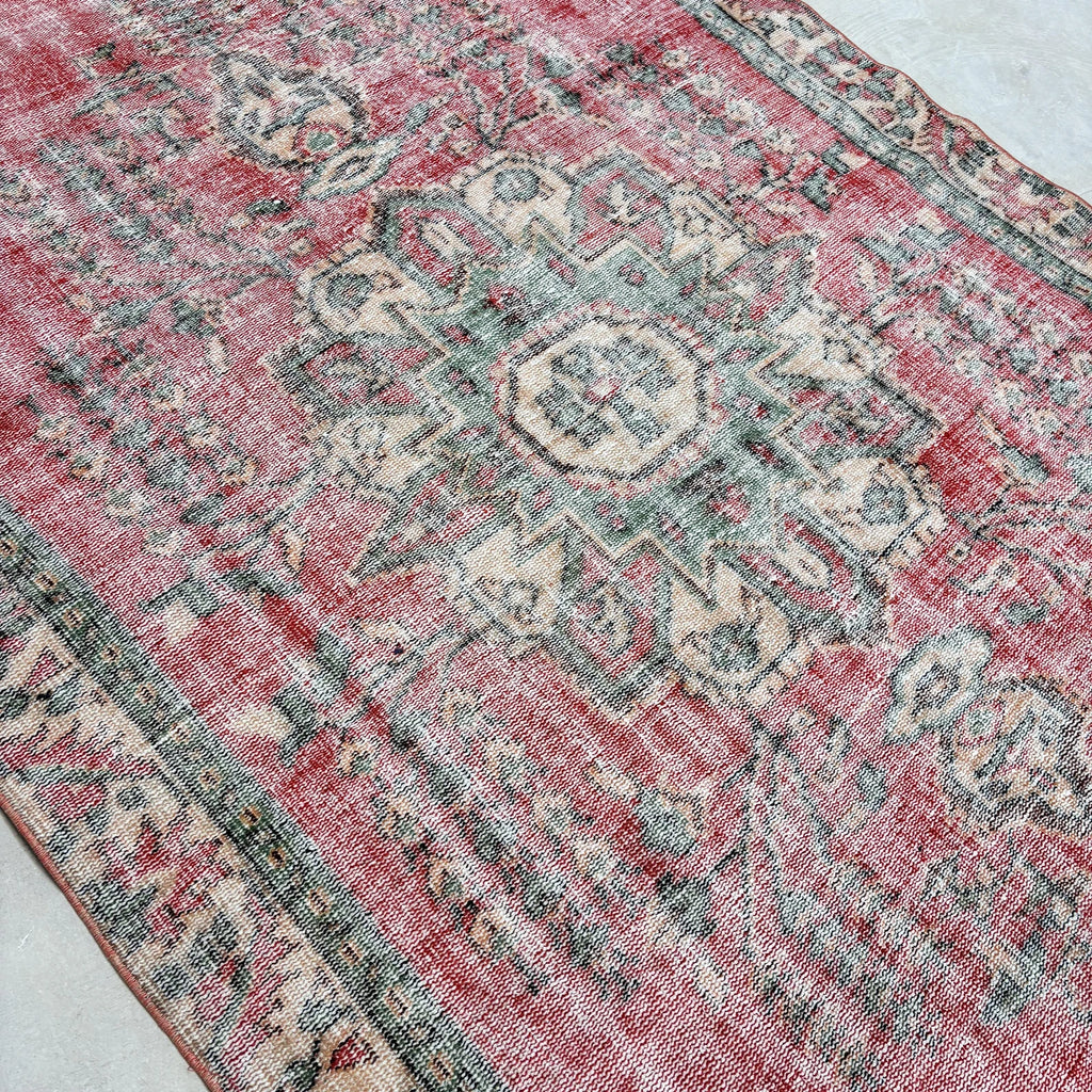 XL Vintage Turkish Accent Area Rug 5.4 x 8.8 ft