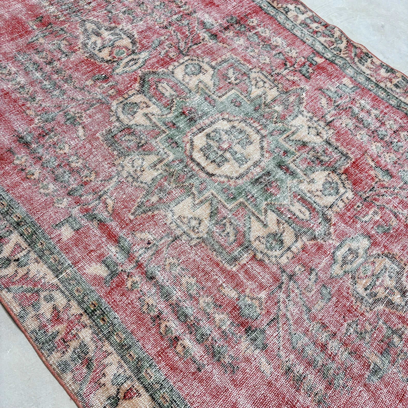 XL Vintage Turkish Accent Area Rug 5.4 x 8.8 ft