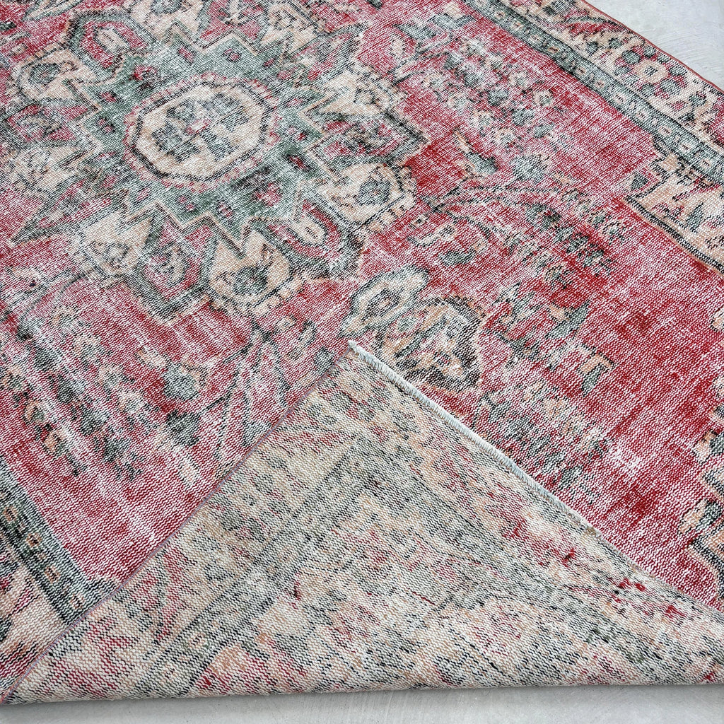 XL Vintage Turkish Accent Area Rug 5.4 x 8.8 ft