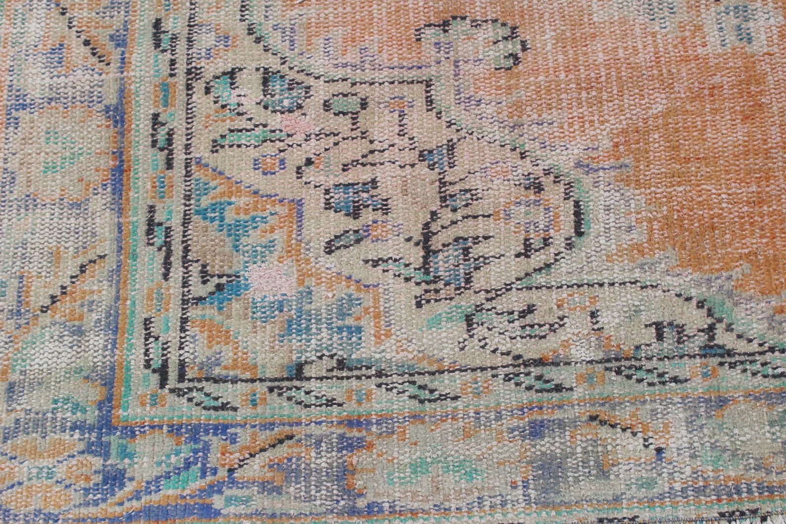 XL Vintage Turkish Accent Area Rug 5.7 x 8.8 ft