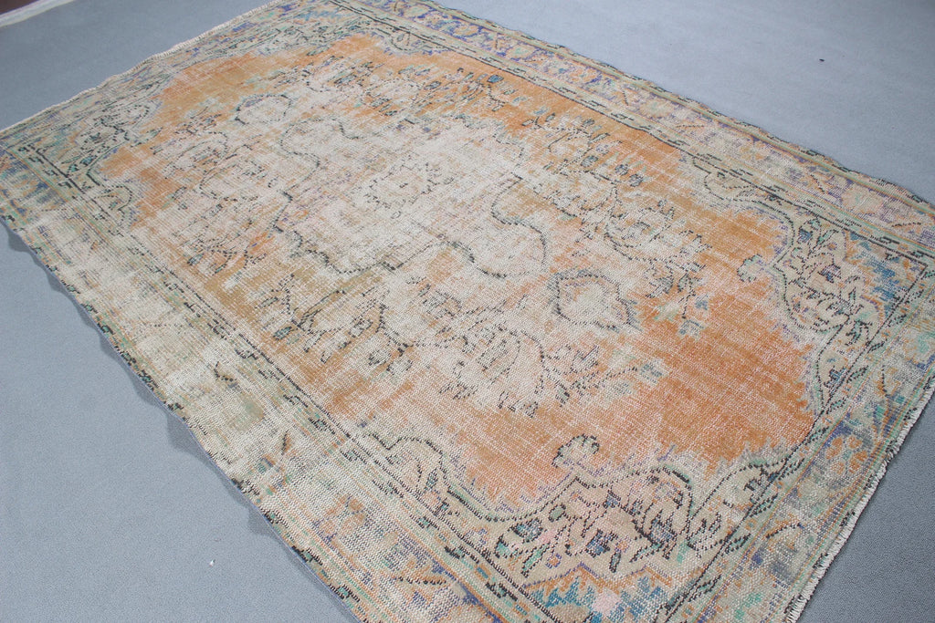 XL Vintage Turkish Accent Area Rug 5.7 x 8.8 ft