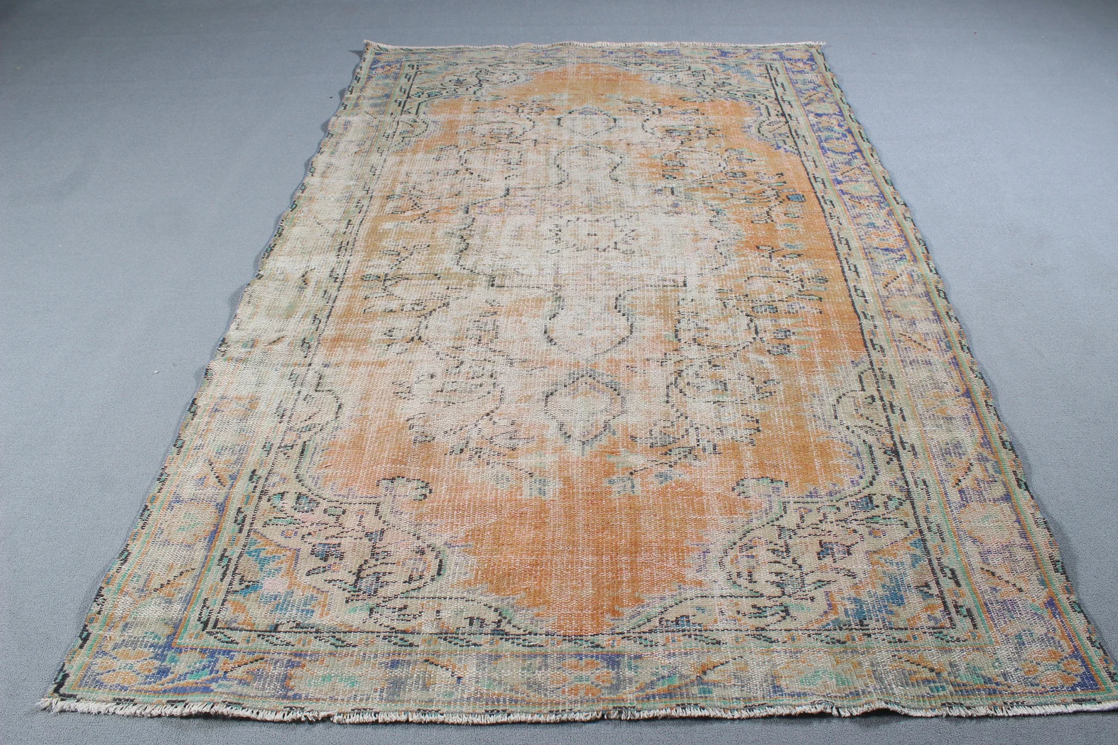 XL Vintage Turkish Accent Area Rug 5.7 x 8.8 ft