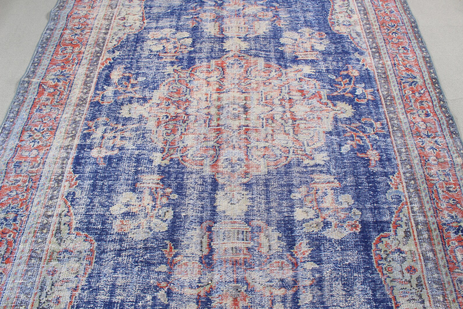 XL Vintage Turkish Accent Area Rug 6.3 x 9.1 ft