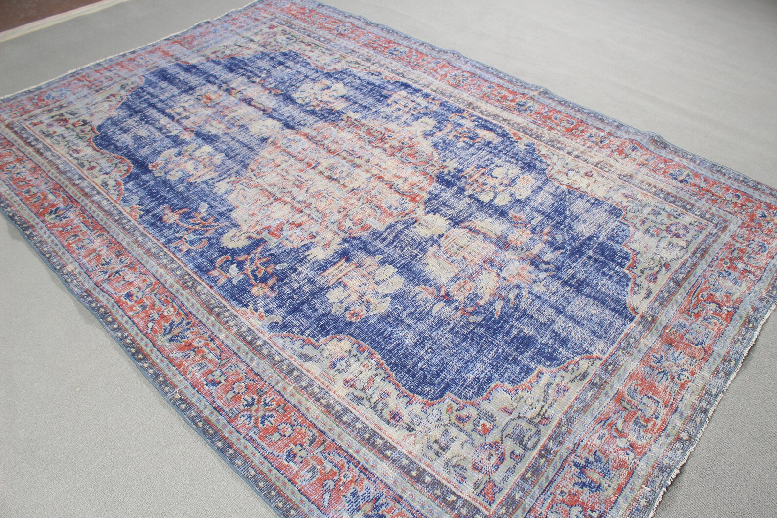 XL Vintage Turkish Accent Area Rug 6.3 x 9.1 ft