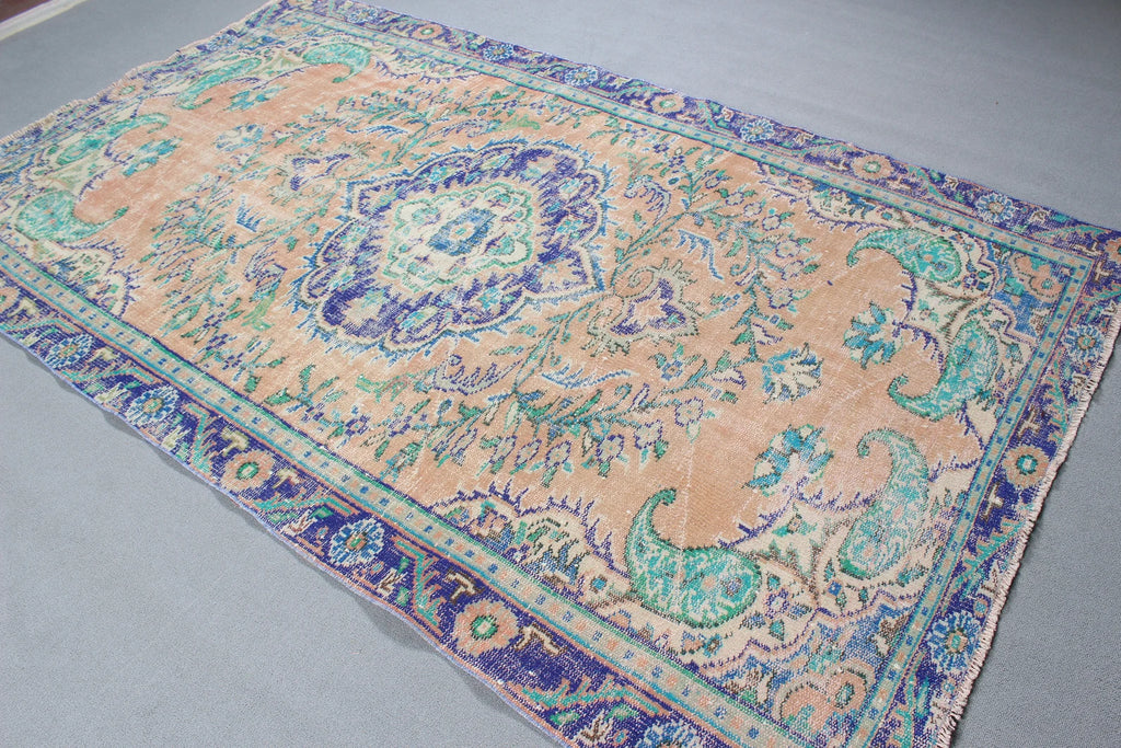 Vintage Turkish Accent Area rug 5.5 x 9.1 ft