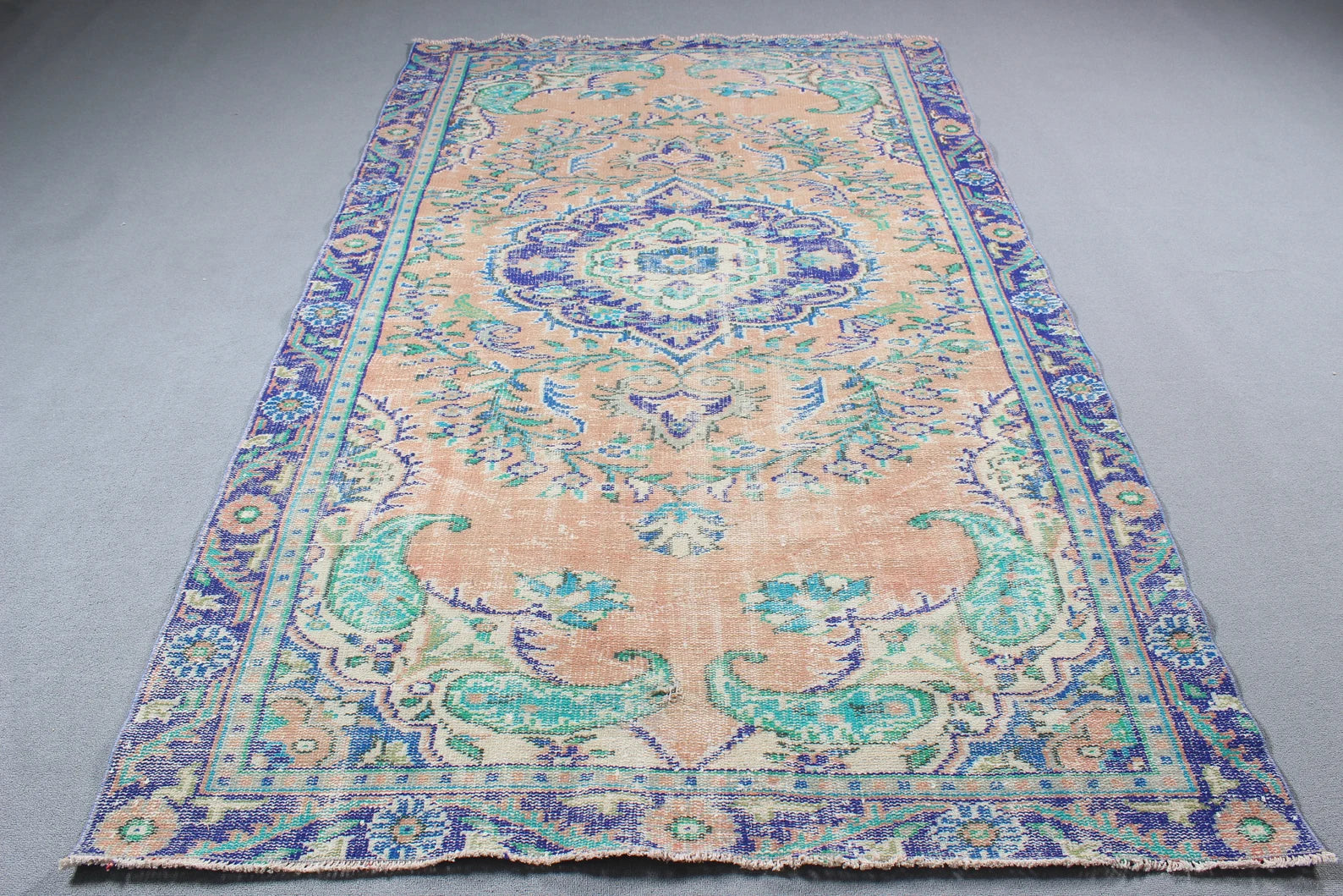 Vintage Turkish Accent Area rug 5.5 x 9.1 ft