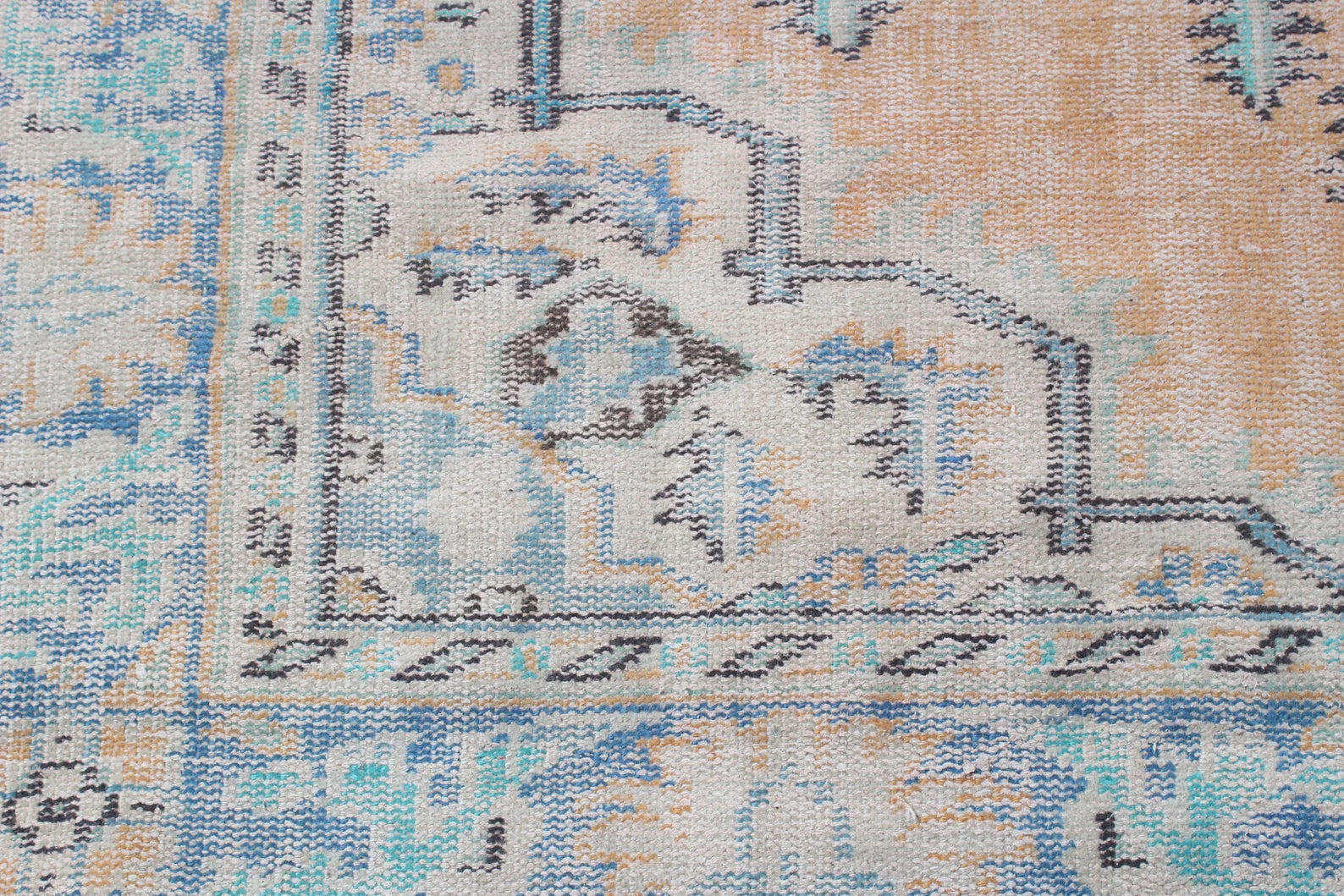XL Vintage Turkish Accent Area rug 6.5 x 9.7 ft