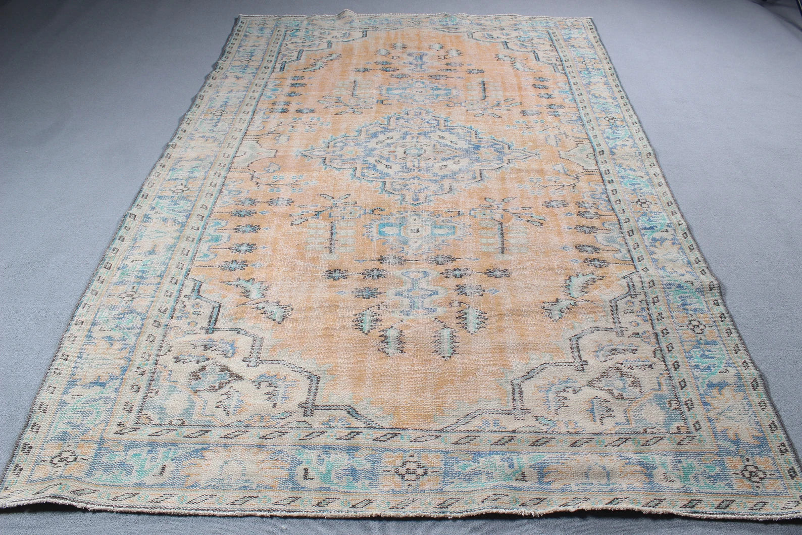 XL Vintage Turkish Accent Area rug 6.5 x 9.7 ft