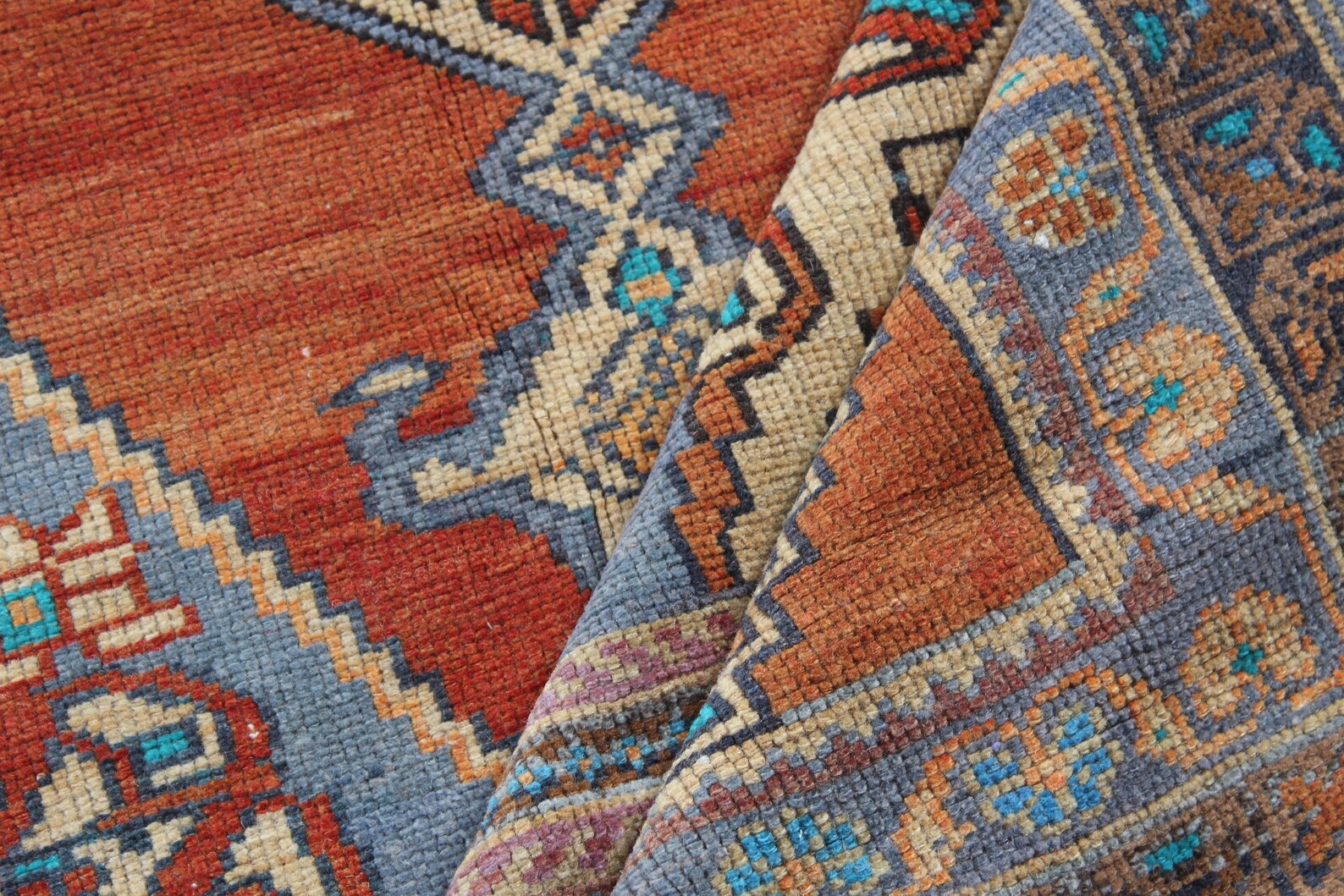 Vintage Turkish Accent Area rug 4.7 x 9 ft
