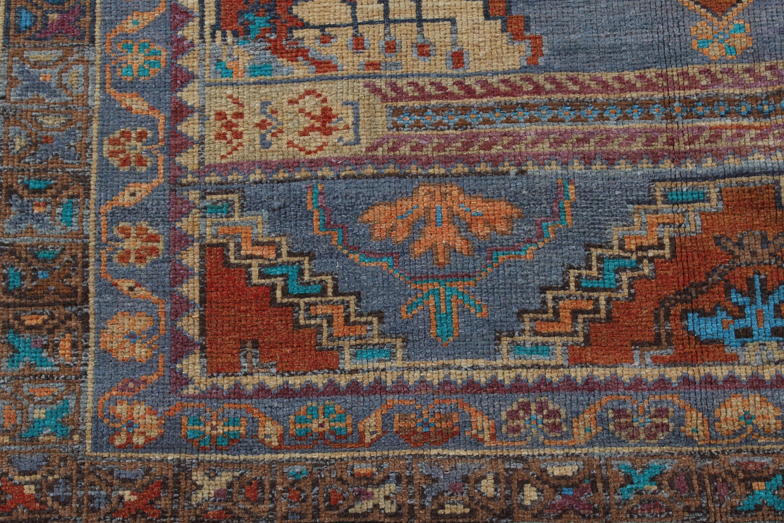 Vintage Turkish Accent Area rug 4.7 x 9 ft