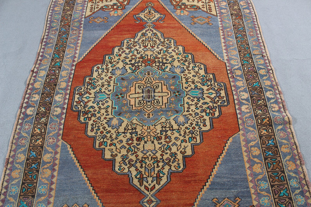Vintage Turkish Accent Area rug 4.7 x 9 ft