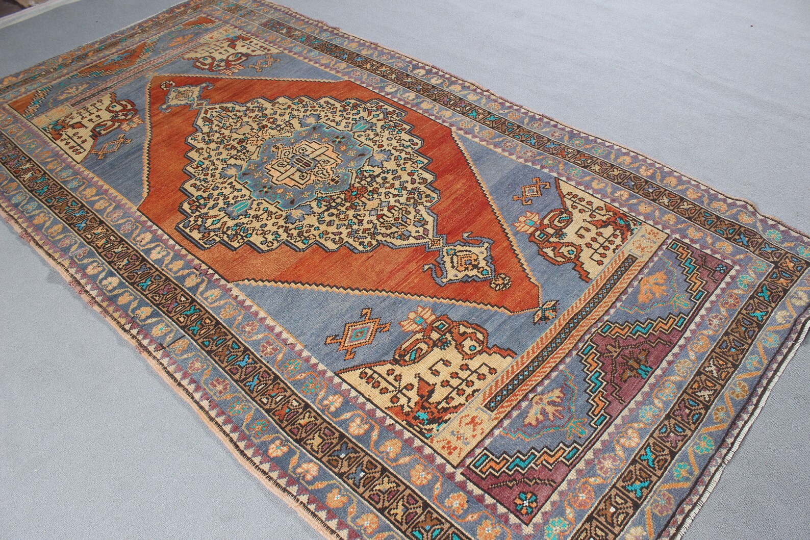 Vintage Turkish Accent Area rug 4.7 x 9 ft