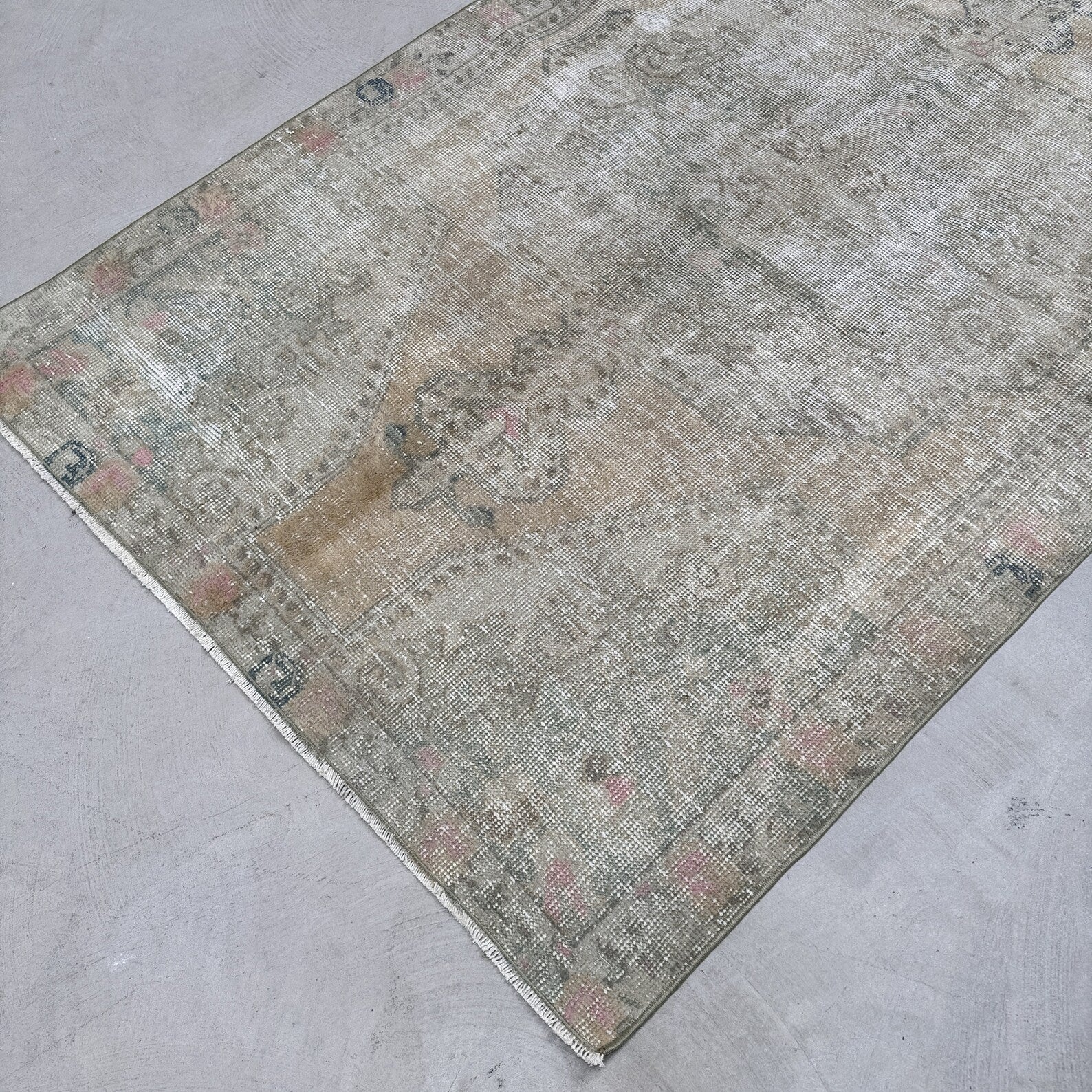 Vintage Turkish Accent Area rug 4.1 x 6.6 ft