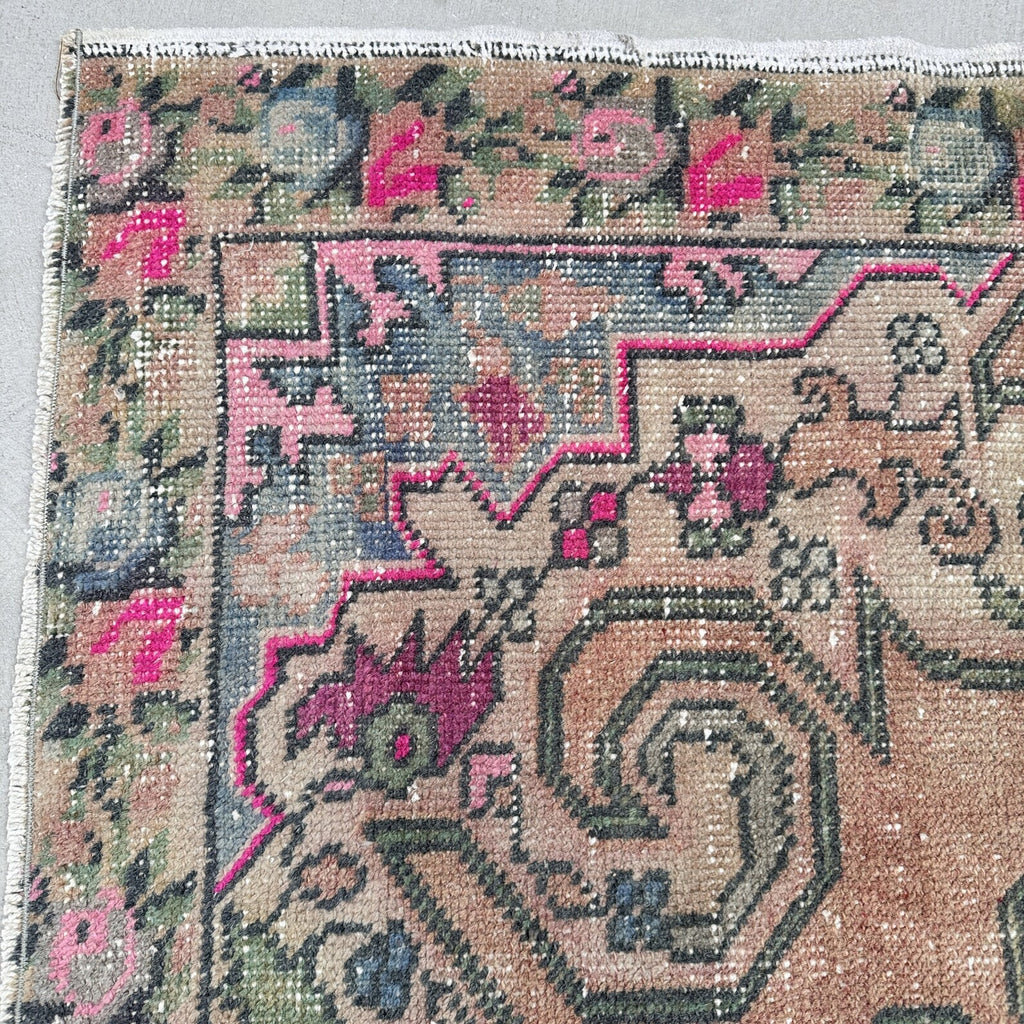 Vintage Turkish Accent Area rug 4.6 x 6.9 ft