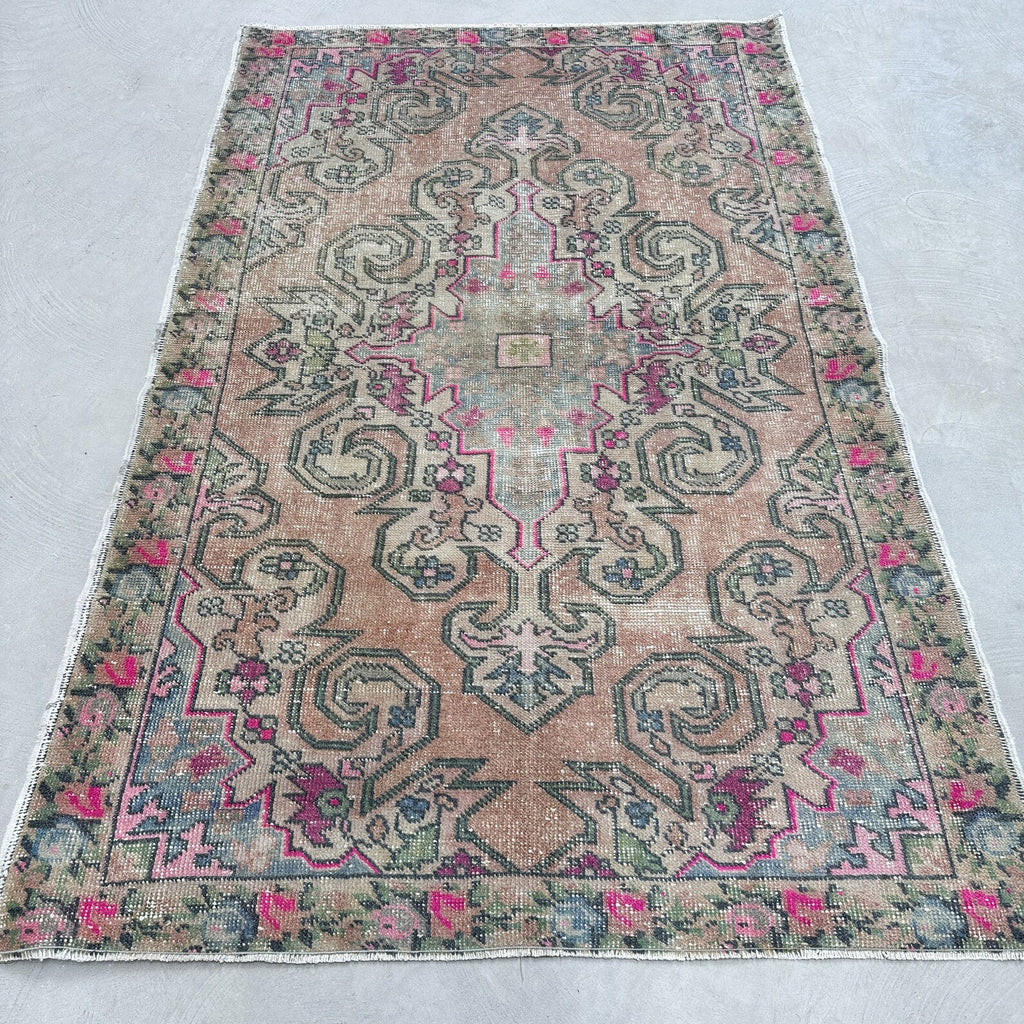 Vintage Turkish Accent Area rug 4.6 x 6.9 ft