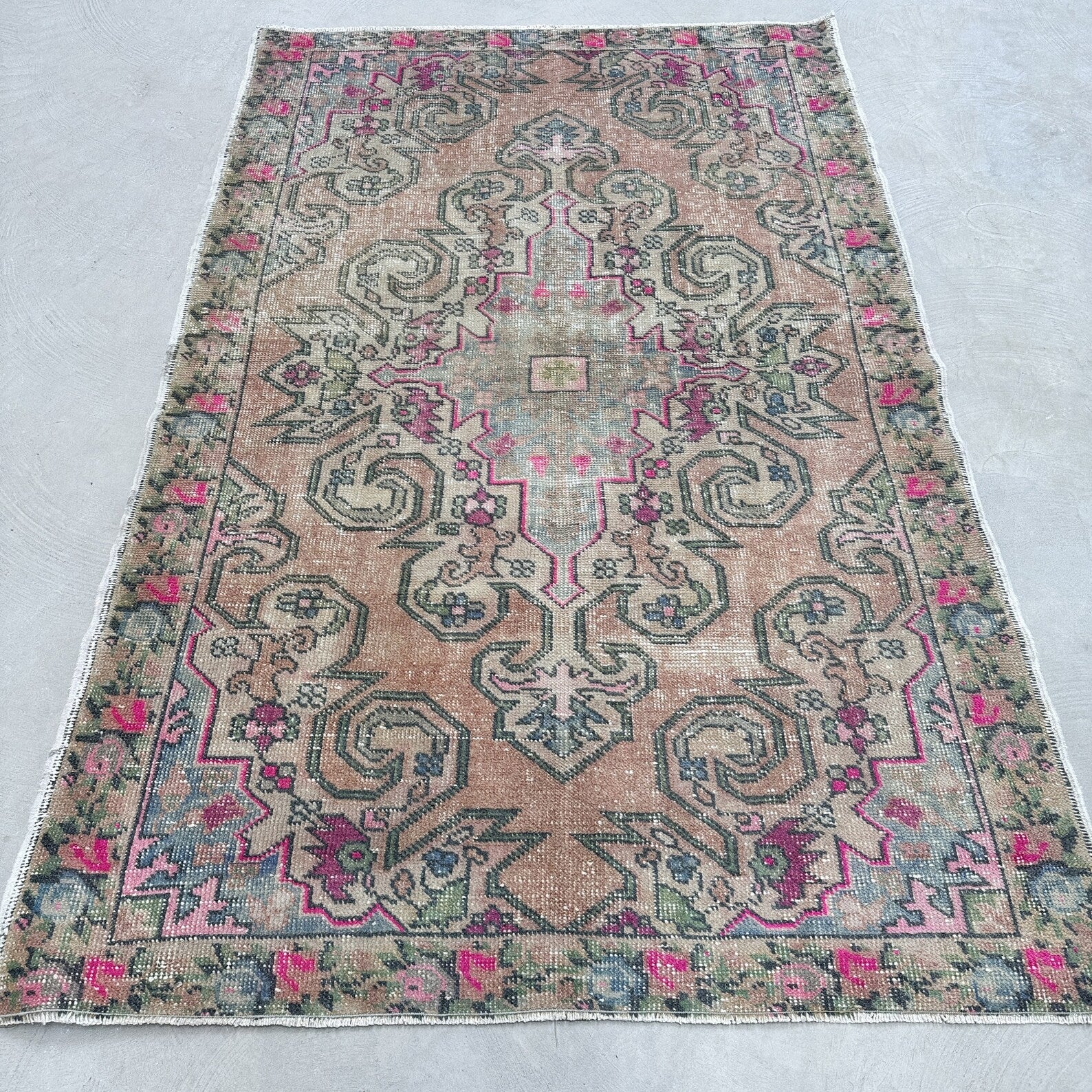 Vintage Turkish Accent Area rug 4.6 x 6.9 ft