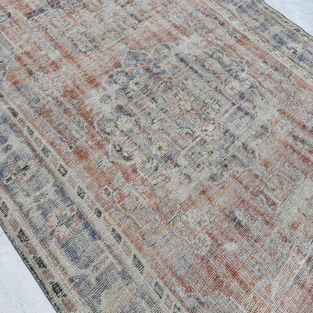 XL Vintage Turkish Accent Area Rug 5.6 x 9 ft