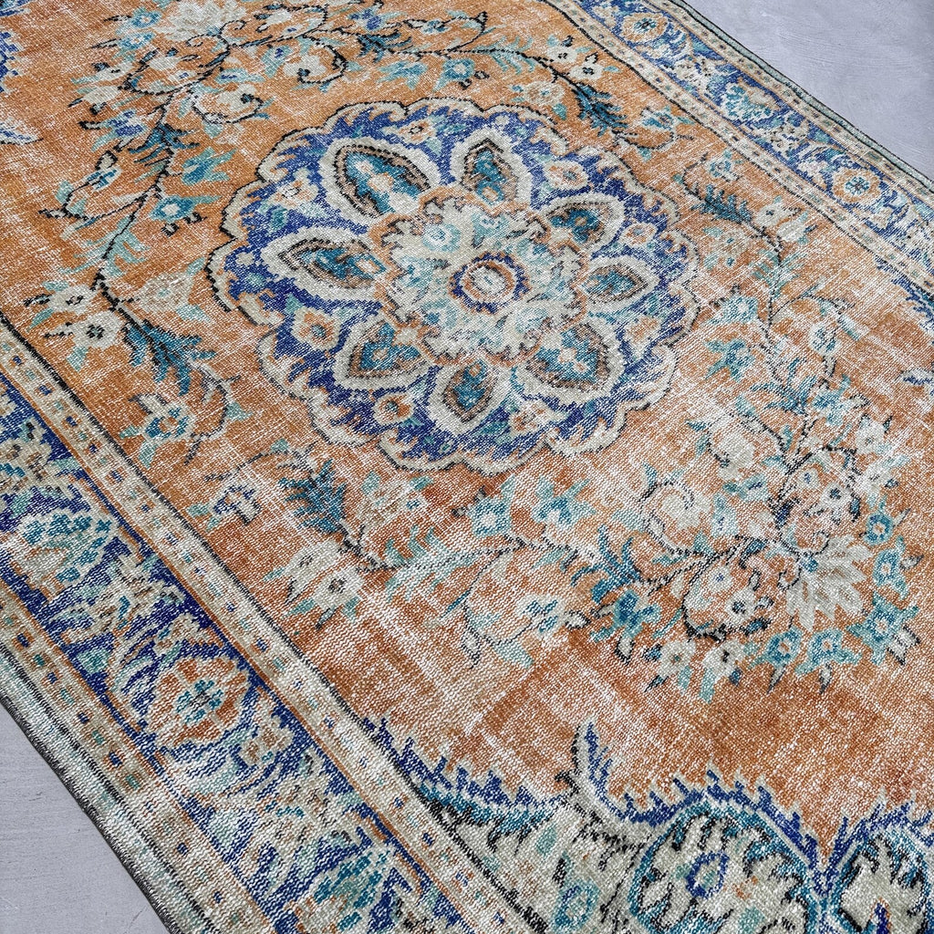 XL Vintage Turkish Accent Area Rug 6.2 x 9.1 ft
