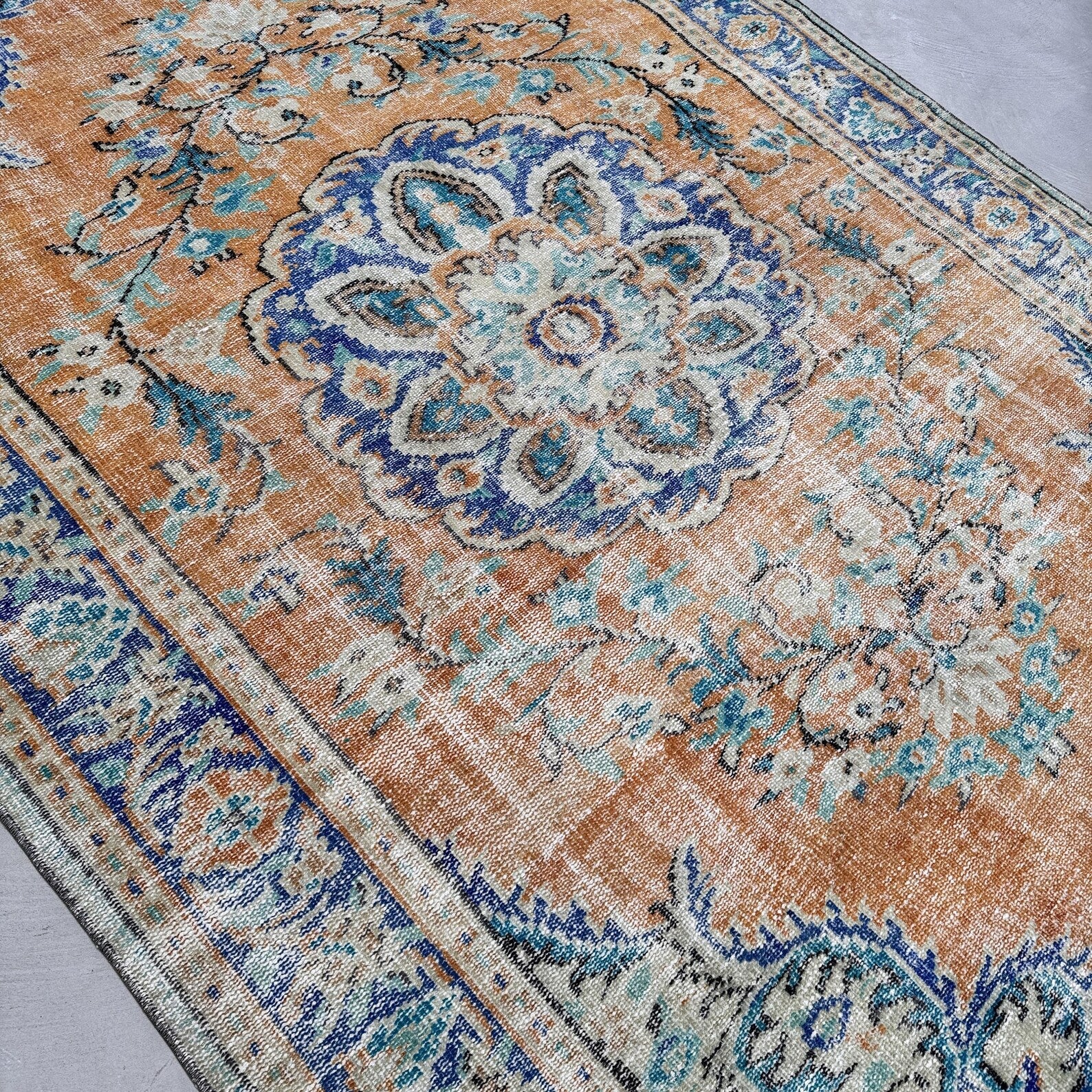 XL Vintage Turkish Accent Area Rug 6.2 x 9.1 ft