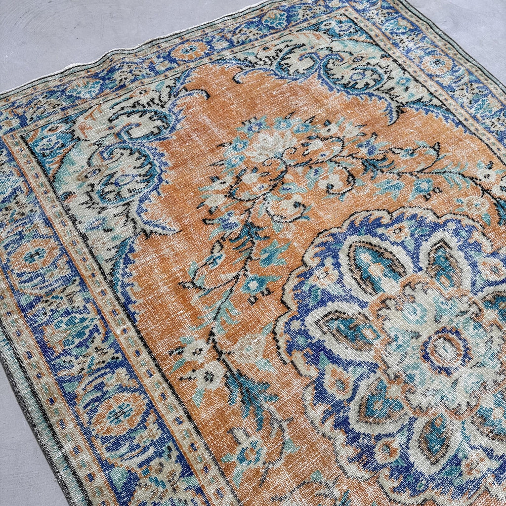 XL Vintage Turkish Accent Area Rug 6.2 x 9.1 ft