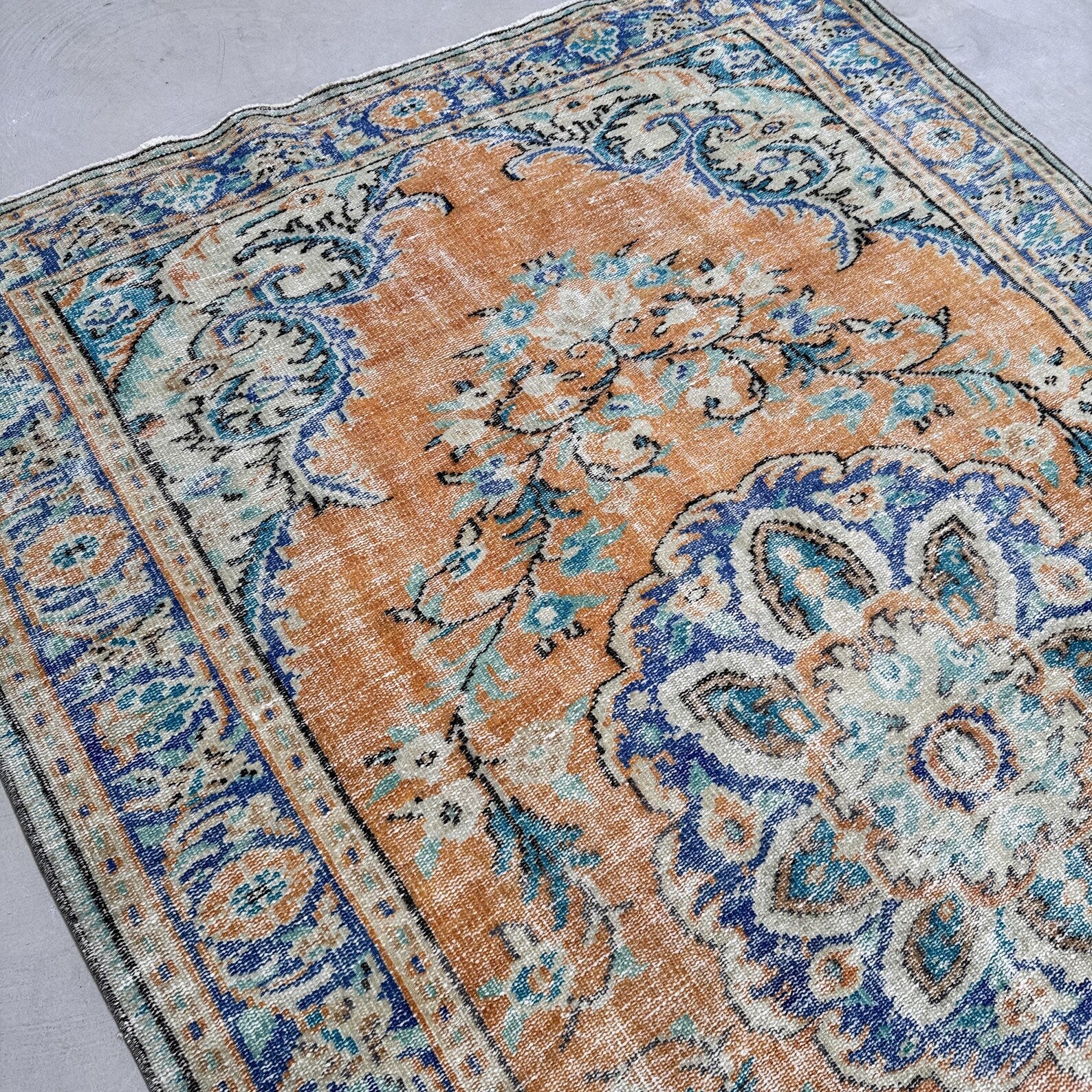 XL Vintage Turkish Accent Area Rug 6.2 x 9.1 ft