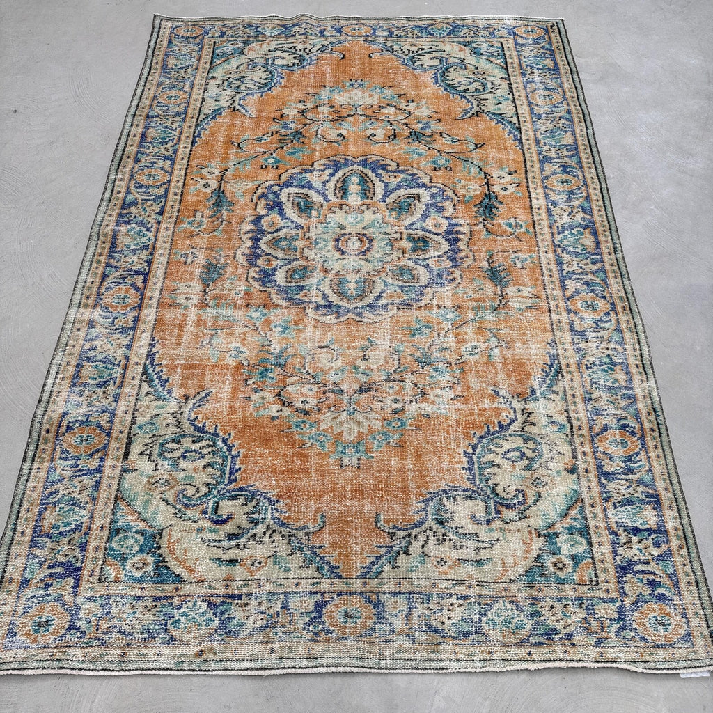 XL Vintage Turkish Accent Area Rug 6.2 x 9.1 ft