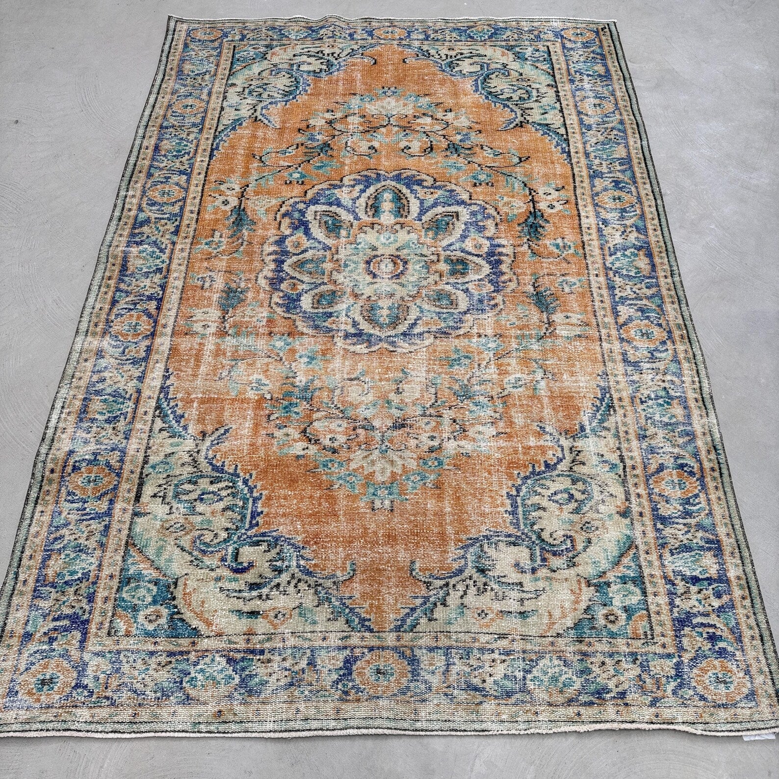 XL Vintage Turkish Accent Area Rug 6.2 x 9.1 ft