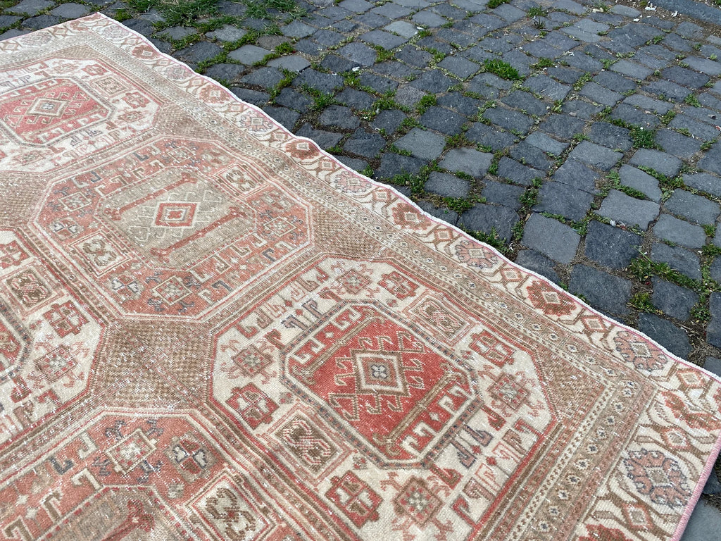 XL Vintage Turkish Accent Area Rug 5.9 x 8.8 ft