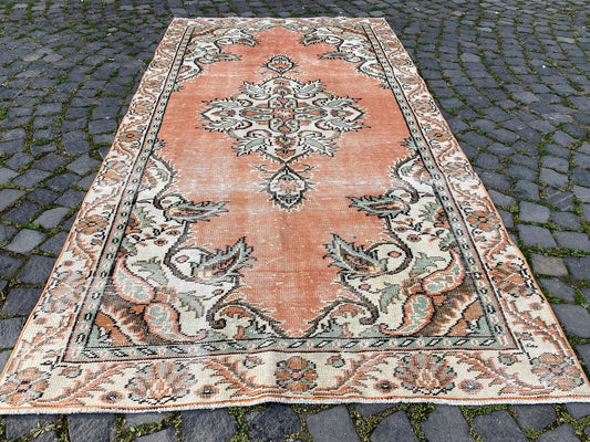 Vintage Turkish Accent Area rug 4.5 x 8.4 ft