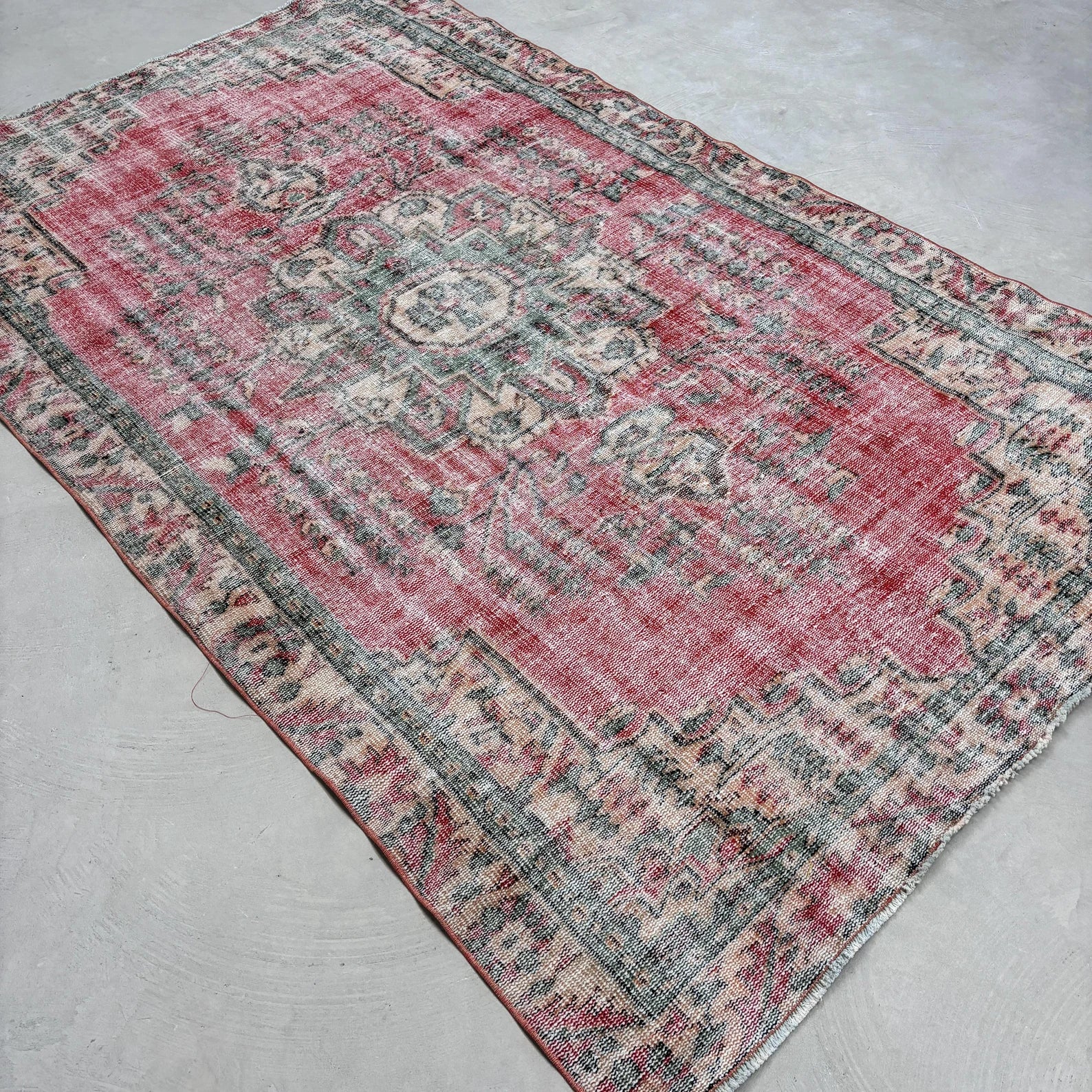 XL Vintage Turkish Accent Area Rug 5.4 x 8.8 ft