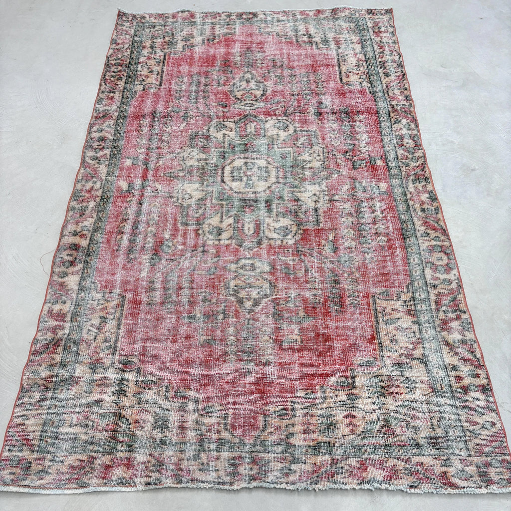 XL Vintage Turkish Accent Area Rug 5.4 x 8.8 ft