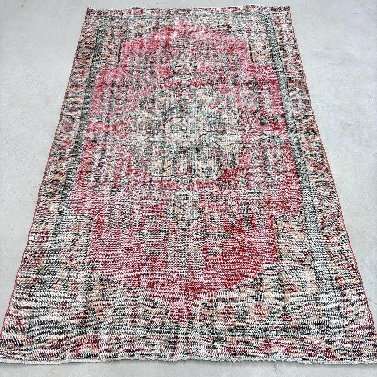 XL Vintage Turkish Accent Area Rug 5.4 x 8.8 ft