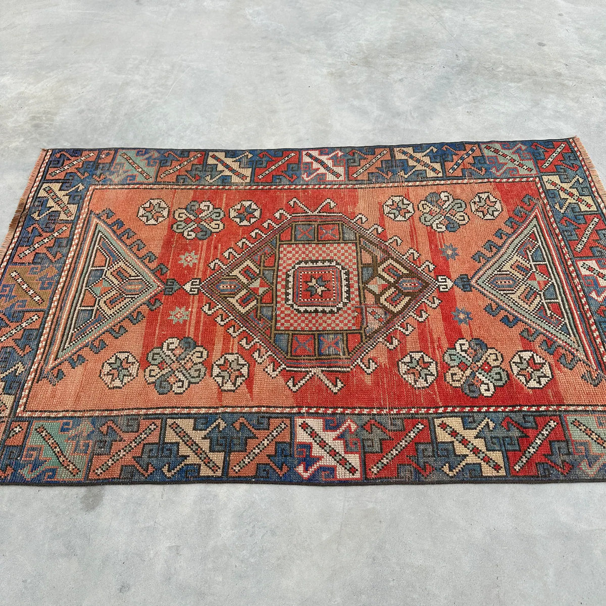Vintage Turkish Accent Area rug 3.6 x 5.5 ft