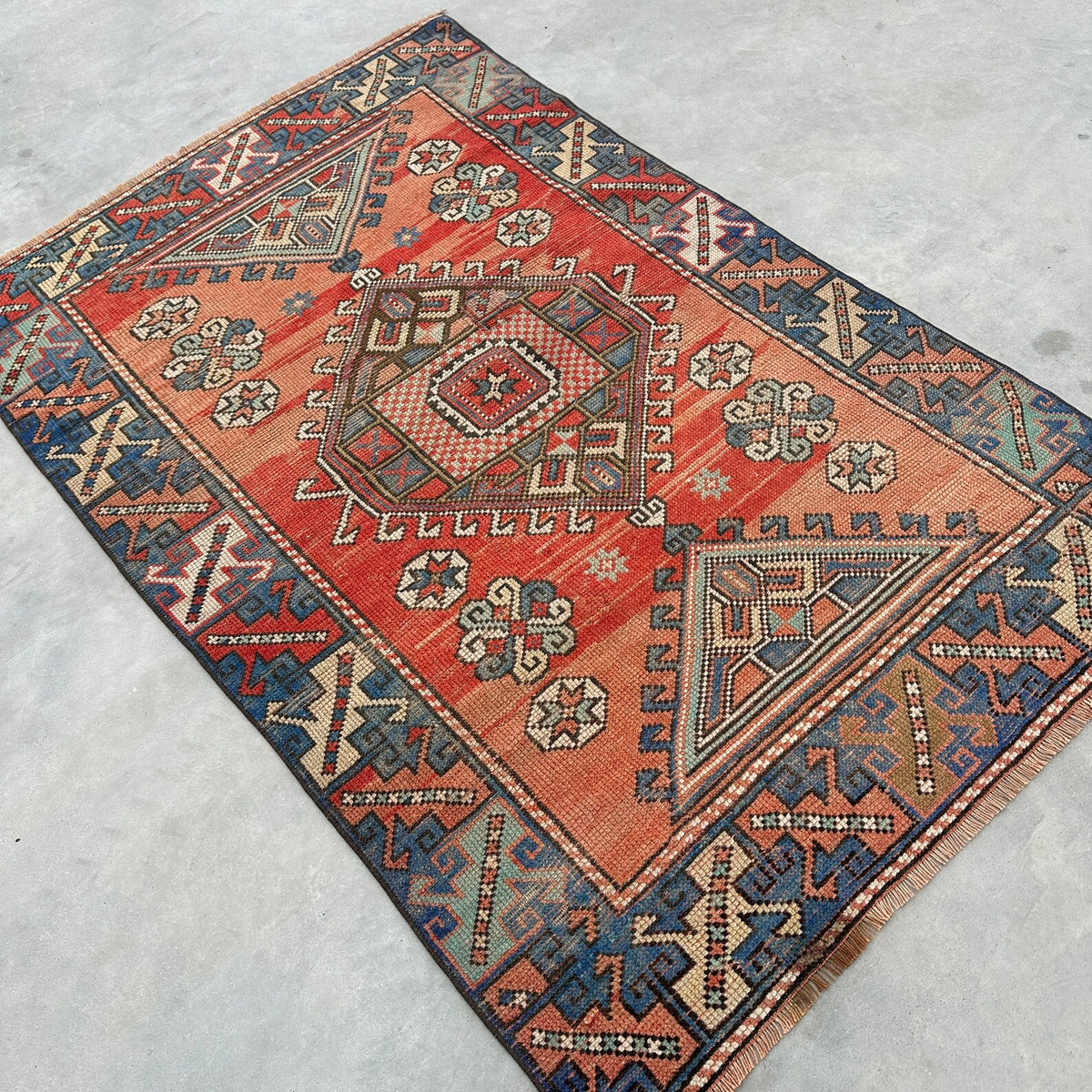 Vintage Turkish Accent Area rug 3.6 x 5.5 ft