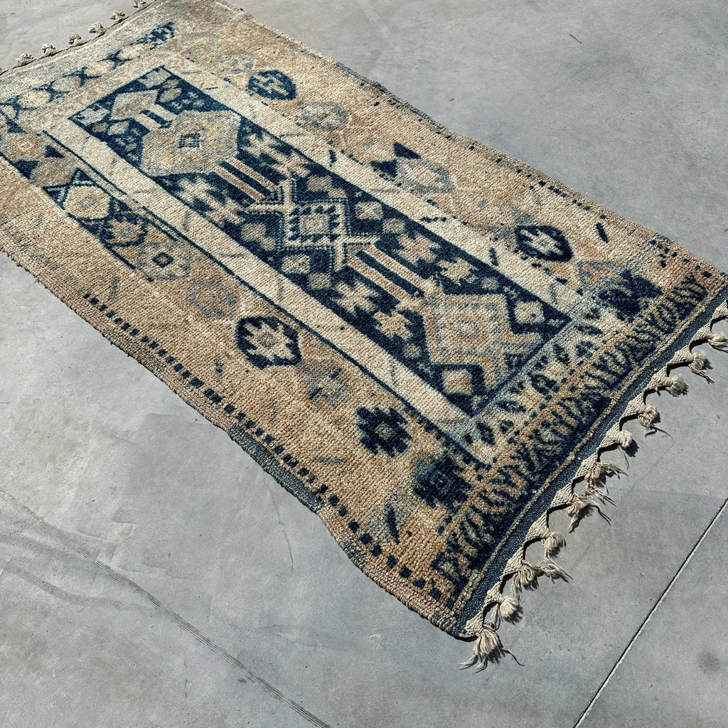 Vintage Turkish Accent Area rug 3.5 x 6.9 ft