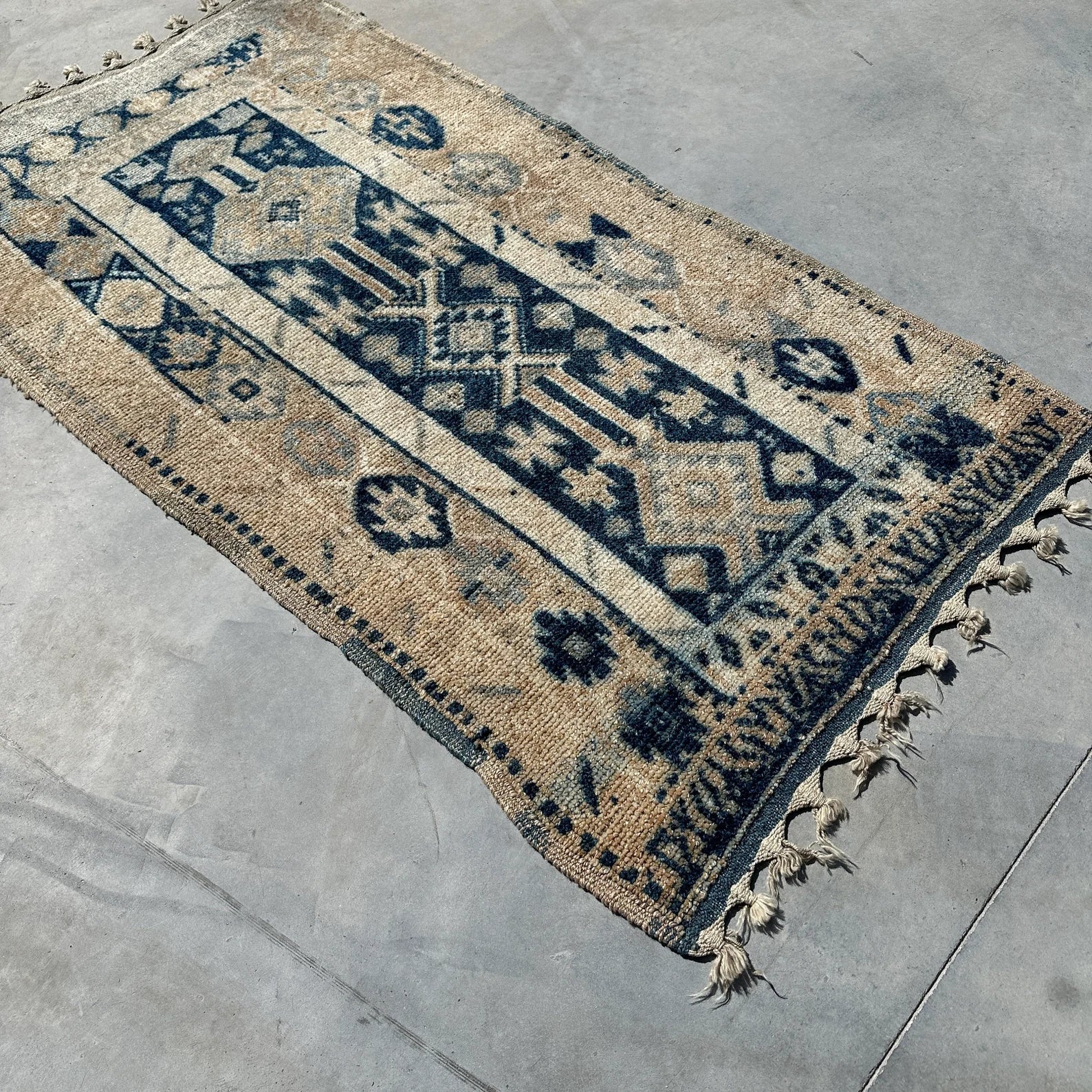 Vintage Turkish Accent Area rug 3.5 x 6.9 ft