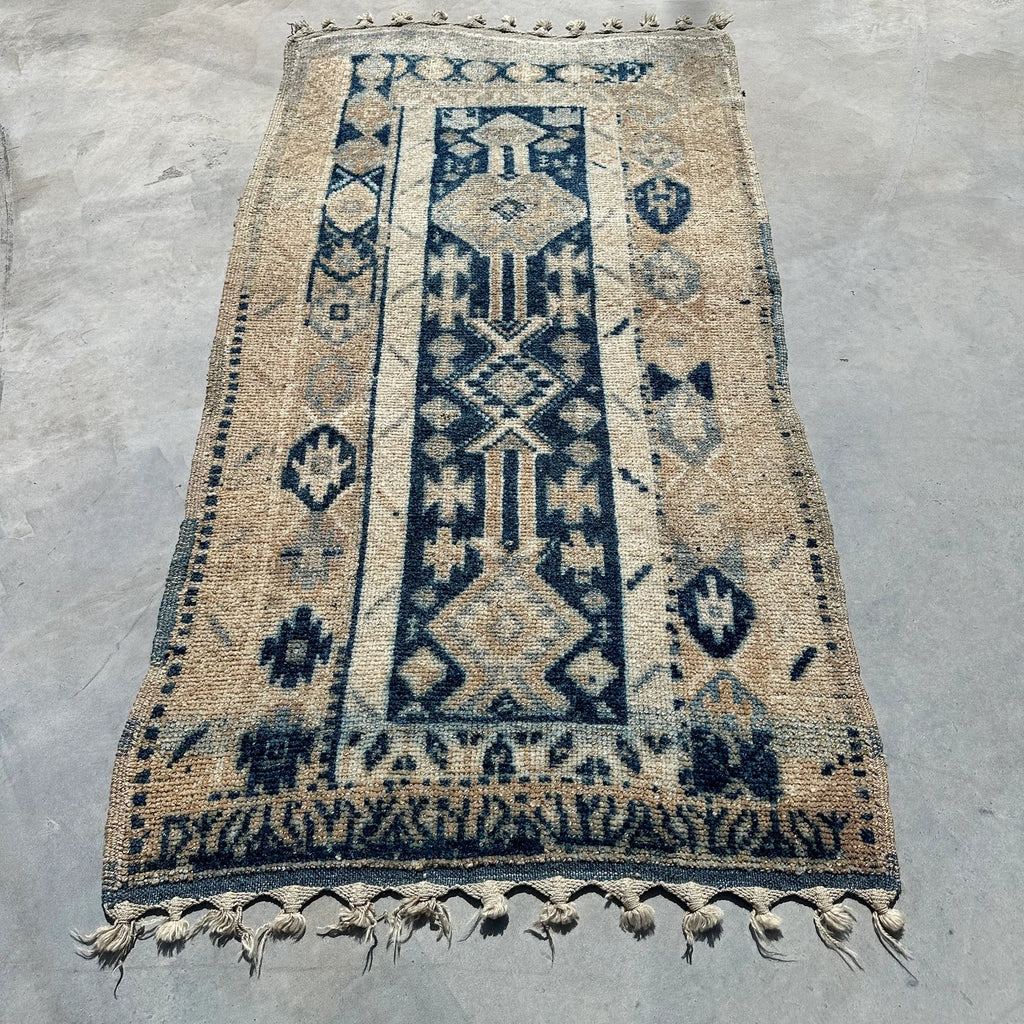 Vintage Turkish Accent Area rug 3.5 x 6.9 ft