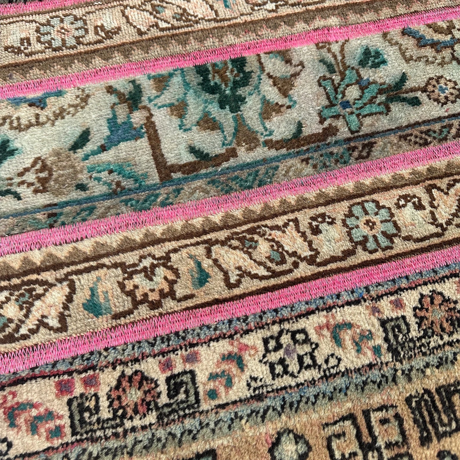 Vintage Turkish Accent Area rug 2.6 x 5.7 ft