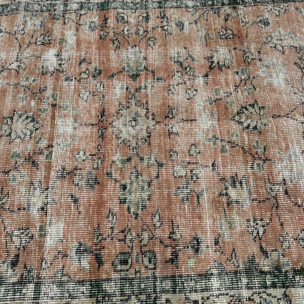 Vintage Turkish Accent Area rug 4.6 x 9 ft