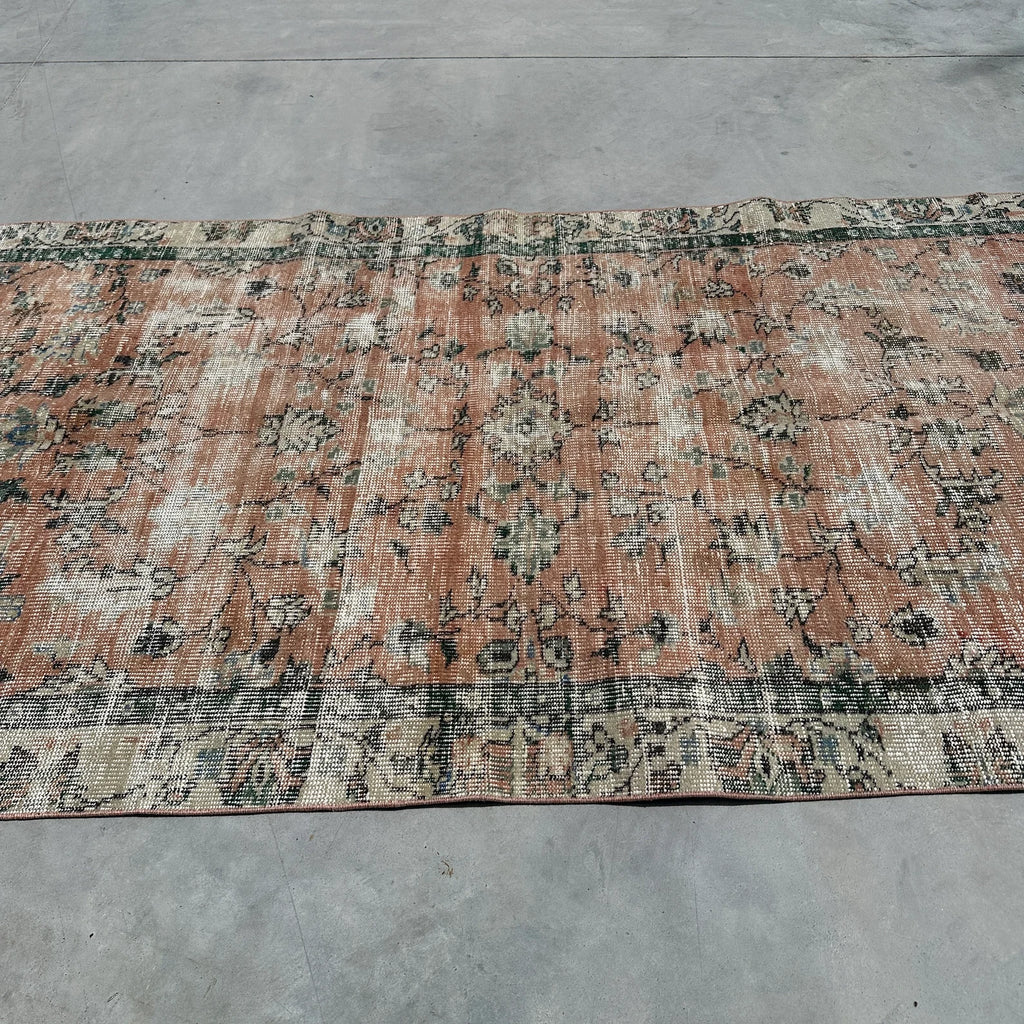 Vintage Turkish Accent Area rug 4.6 x 9 ft
