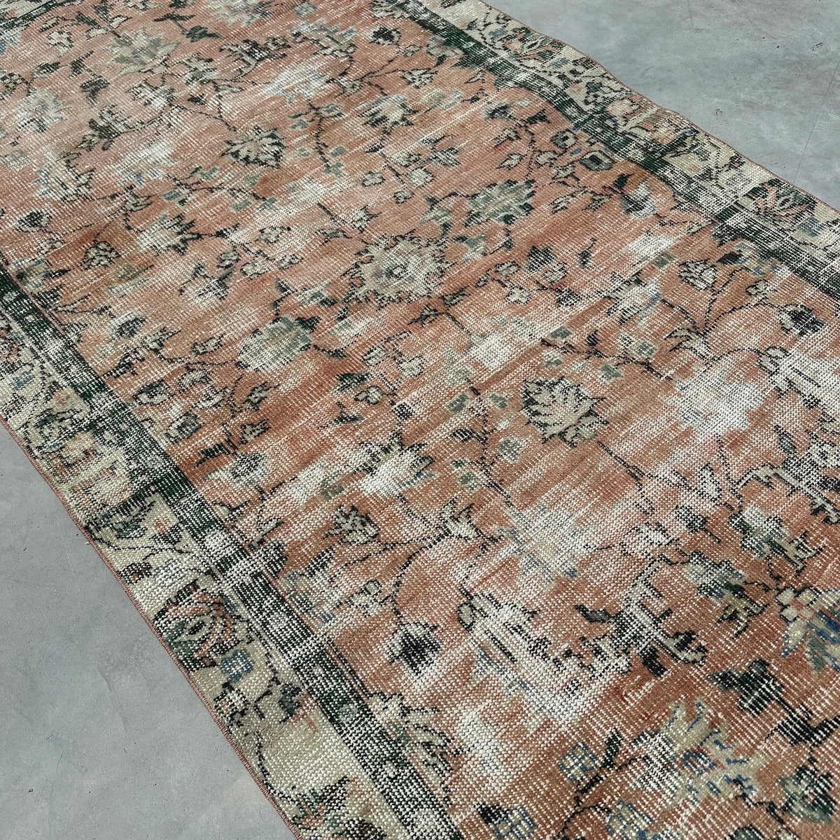 Vintage Turkish Accent Area rug 4.6 x 9 ft